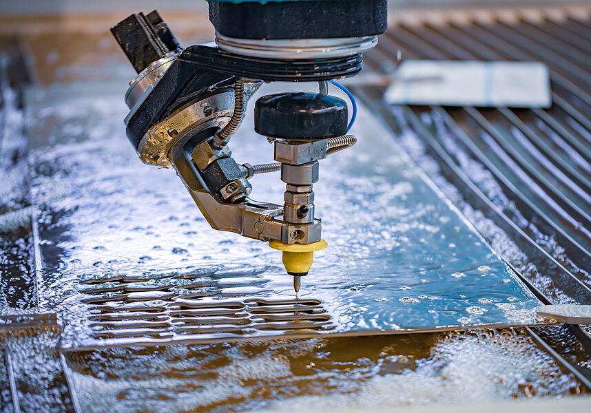 water jet machine cutting the metal